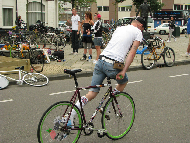 How to ride a Fixed bike Mediamatic