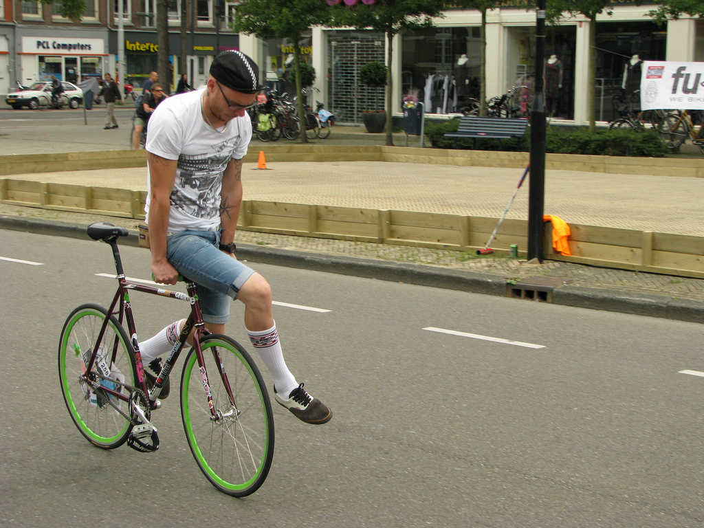 Fixed gear hotsell bike tricks